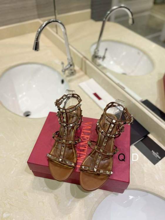 Picture of Valentino Shoes _SKUValentinosz35-40GDT070920303